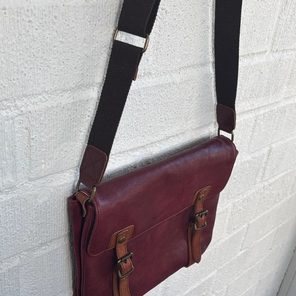Ellington Leather Messenger Brownish Red Crossbody Medicine Bag